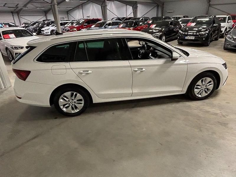 Begagnad Skoda Octavia Ambition 116 HK (85 kW) 2022 Vit Kombi