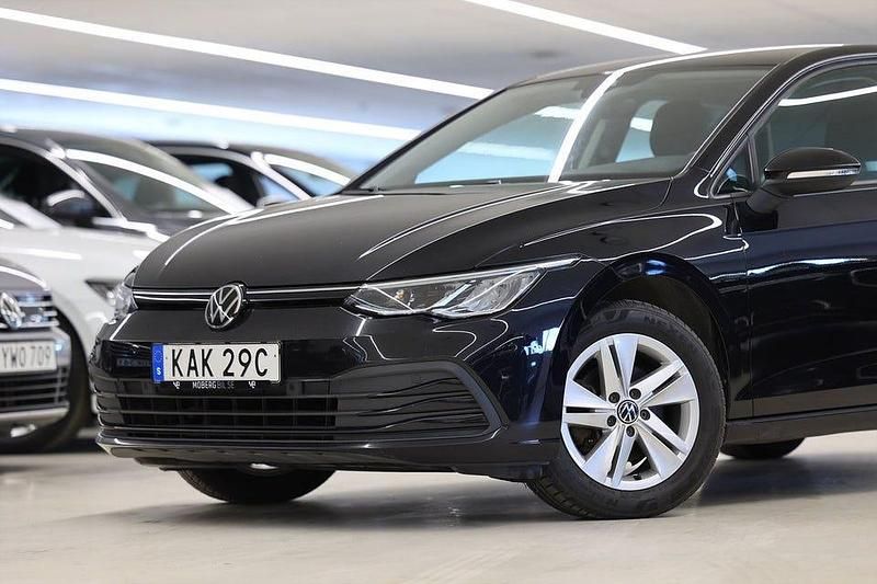Begagnad VW Golf VII 116 HK (85 kW) 2021 Svart Halvkombi