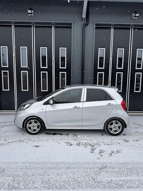 Begagnad Kia Picanto 67 HK (49 kW) 2015 Silver Halvkombi