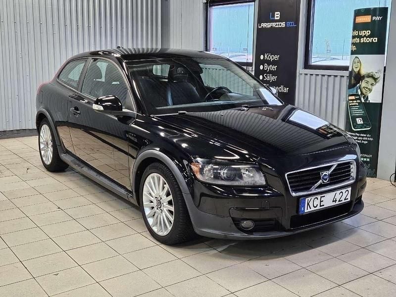 Svart Begagnad 2010 Volvo C30 Momentum Halvkombi | 49 900 kr (Marknadspris) - Bild 1/4