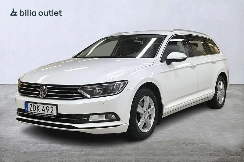 Vit Begagnad 2018 VW Passat Kombi | 159 900 kr (Superpris) - Bild 1/3