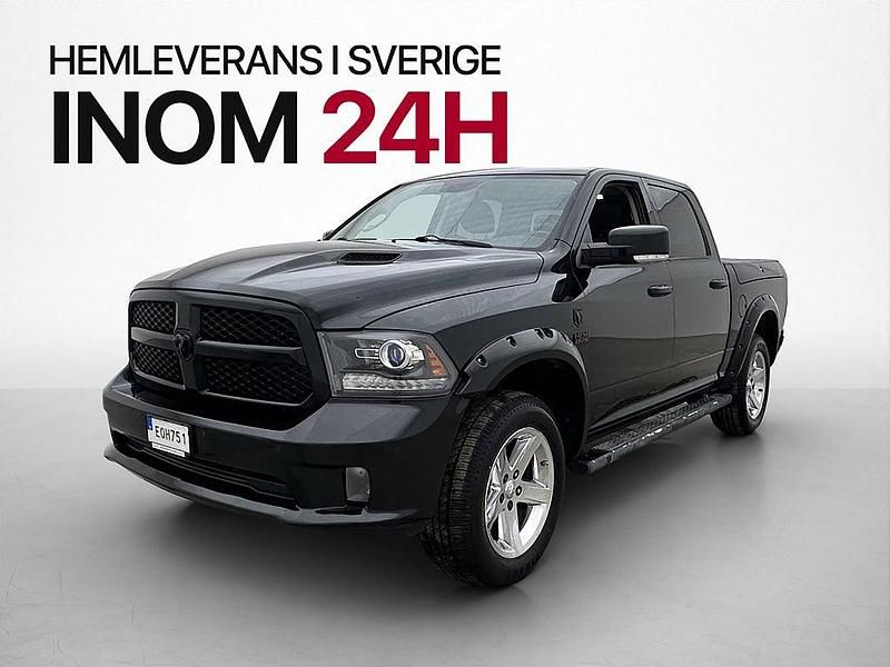 Begagnad RAM 1500 2015 Svart Pickup