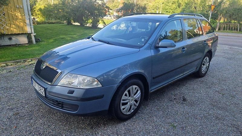 Grå Begagnad 2008 Skoda Octavia Kombi | 15 000 kr (Bra pris) - Bild 1/4