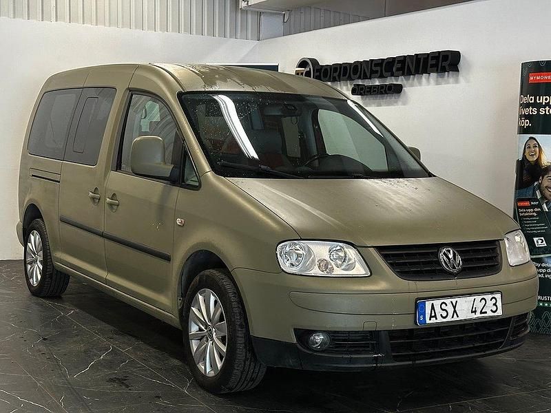 Mörkröd Begagnad 2008 VW Caddy Maxi Life Life Minibuss | 49 900 kr (Dyr) - Bild 1/4