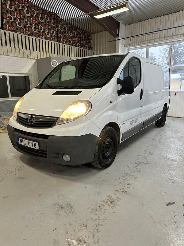 Begagnad Opel Vivaro 114 HK (83 kW) 2014 Minibuss