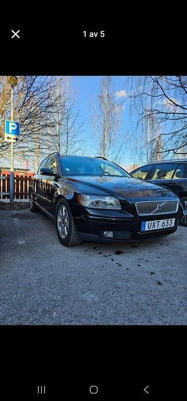 Svart Begagnad 2004 Volvo V50 Kombi | 20 000 kr (Marknadspris) - Bild 1/4