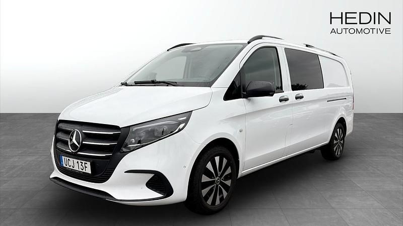 Svart Begagnad 2025 Mercedes Vito Minibuss | 579 900 kr - Bild 1/4