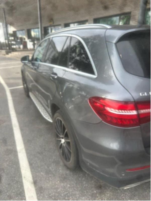 Grå Begagnad 2018 Mercedes GLC220 AMG SUV | 230 000 kr (Bra pris) - Bild 1/4