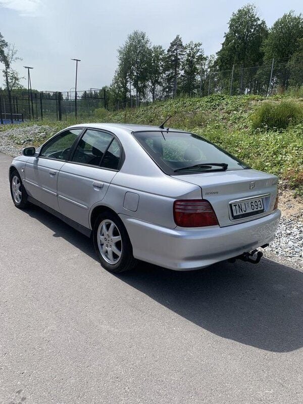 Silver Begagnad 2002 Honda Accord Halvkombi | 18 000 kr - Bild 1/4