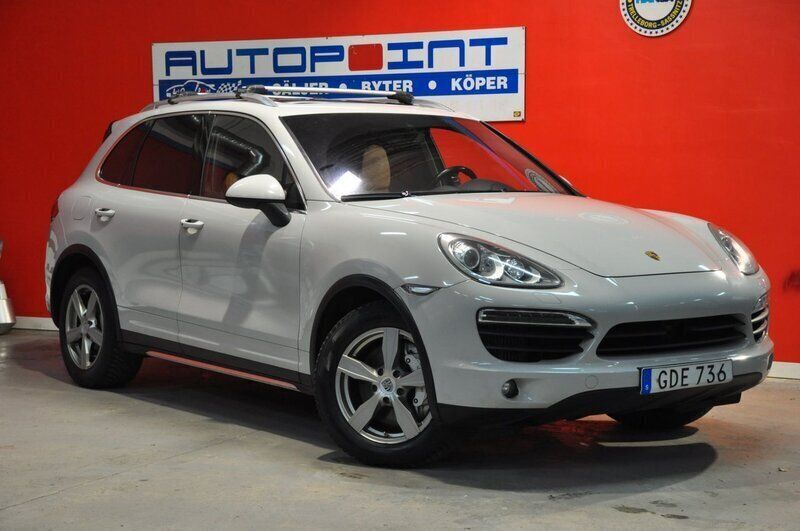 Svart (svartmetallic) Begagnad 2014 Porsche Cayenne S Sport SUV | 307 800 kr (Bra pris) - Bild 1/4