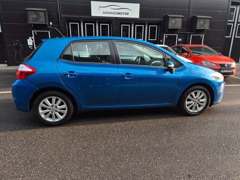 Blå Begagnad 2010 Toyota Auris Halvkombi | 59 900 kr (Bra pris) - Bild 1/4