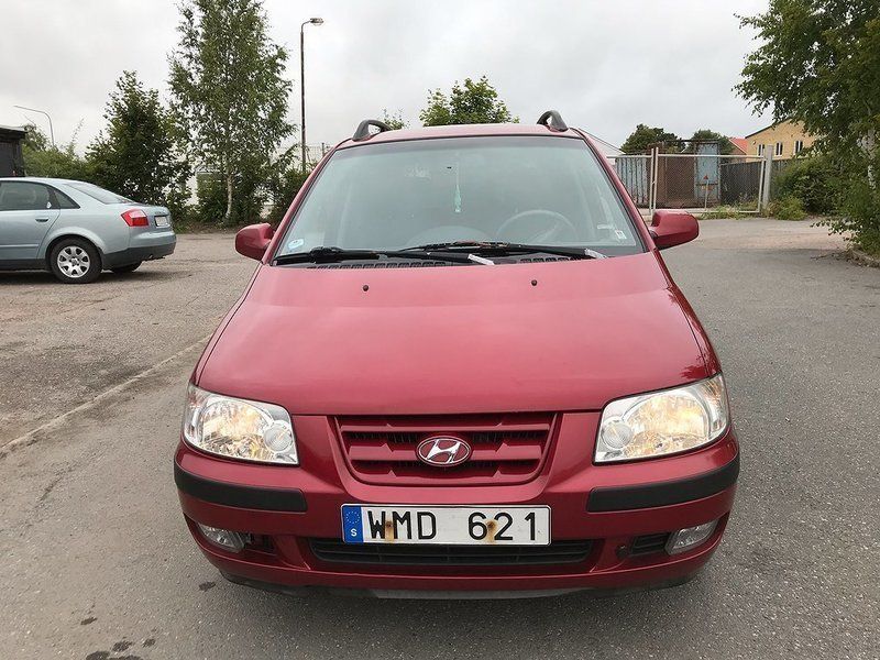 Begagnad Hyundai Matrix 122 HK (89 kW) 2004 Röd Minibuss