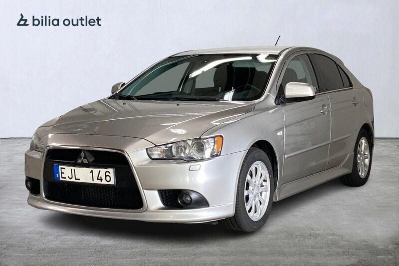 Silver Begagnad 2011 Mitsubishi Lancer Sportback Halvkombi | 39 900 kr (Bra pris) - Bild 1/3