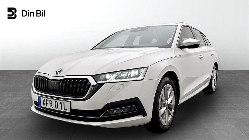 Vit Begagnad 2023 Skoda Octavia Style Kombi | 291 900 kr (Lite dyr) - Bild 1/4