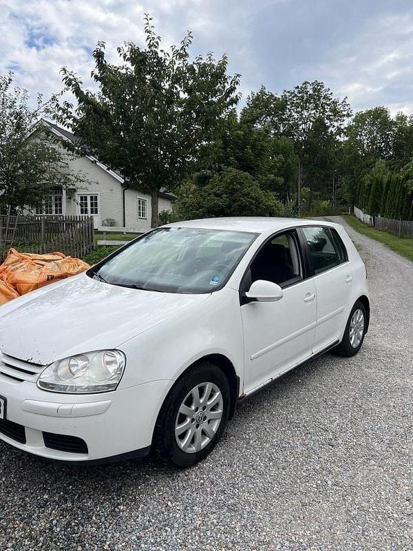 Vit Begagnad 2008 VW Golf VI Halvkombi | 26 500 kr (Marknadspris) - Bild 1/4