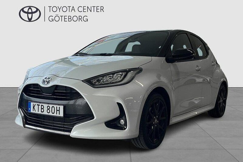 Vit Begagnad 2023 Toyota Yaris Hybrid Style Halvkombi | 279 900 kr (Lite dyr) - Bild 1/3