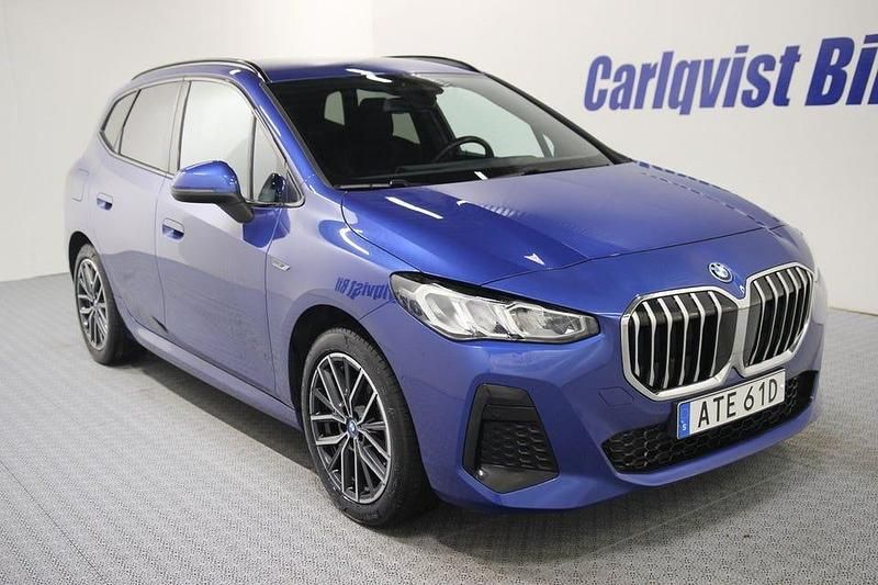 Begagnad BMW 225 Active Tourer M Sport 136 HK (100 kW) 2023 Portimao blå metallic Minibuss
