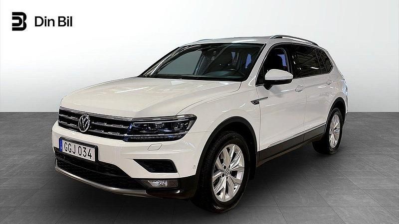 Vit (pure white) Begagnad 2018 VW Tiguan Allspace Comfortline SUV | 319 000 kr (Bra pris) - Bild 1/4