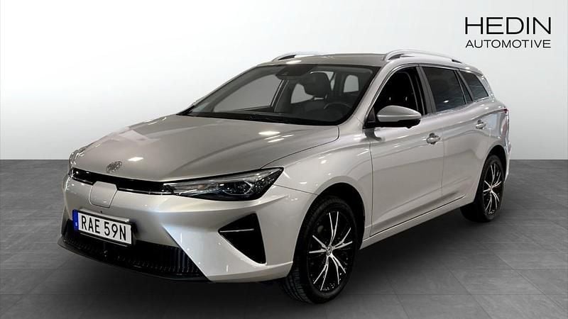 Grå (silver) Begagnad 2023 MG MG5 EV Luxury Kombi | 234 900 kr (Bra pris) - Bild 1/4