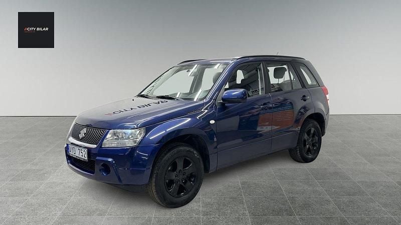 Mörkblå Begagnad 2006 Suzuki Grand Vitara SUV | 79 900 kr (Marknadspris) - Bild 1/4