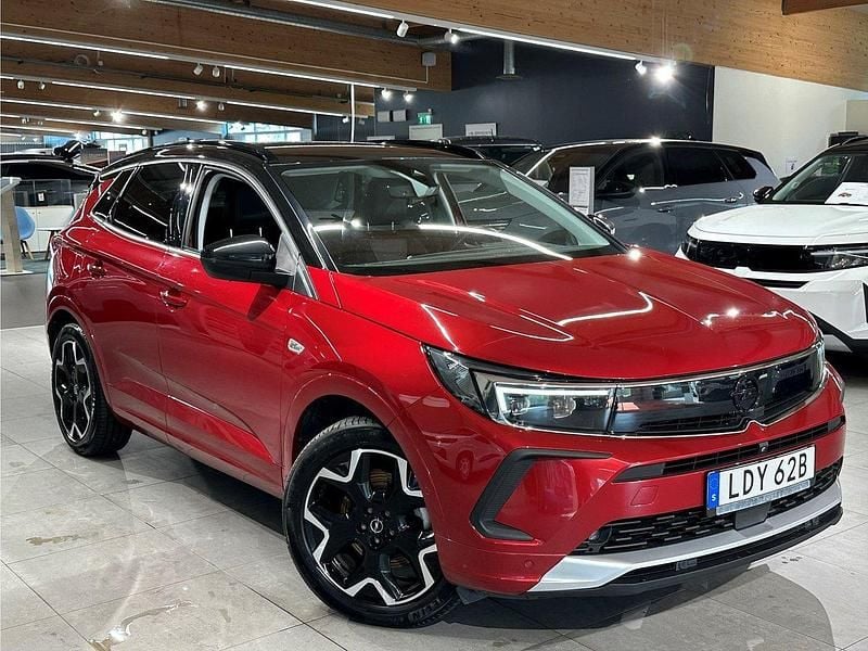 Röd Begagnad 2022 Opel Grandland X Ultimate SUV | 289 900 kr (Lite dyr) - Bild 1/4
