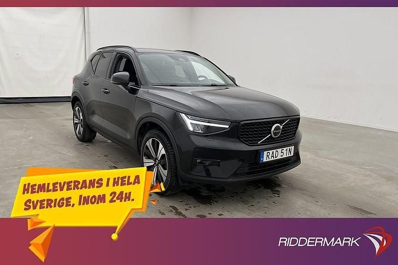Svart Begagnad 2022 Volvo XC40 Plus SUV | 379 800 kr (Marknadspris) - Bild 1/3