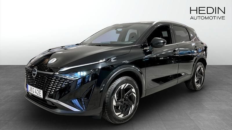 Svart (black) Begagnad 2024 Nissan Qashqai N-Connecta SUV | 309 900 kr (Superpris) - Bild 1/4