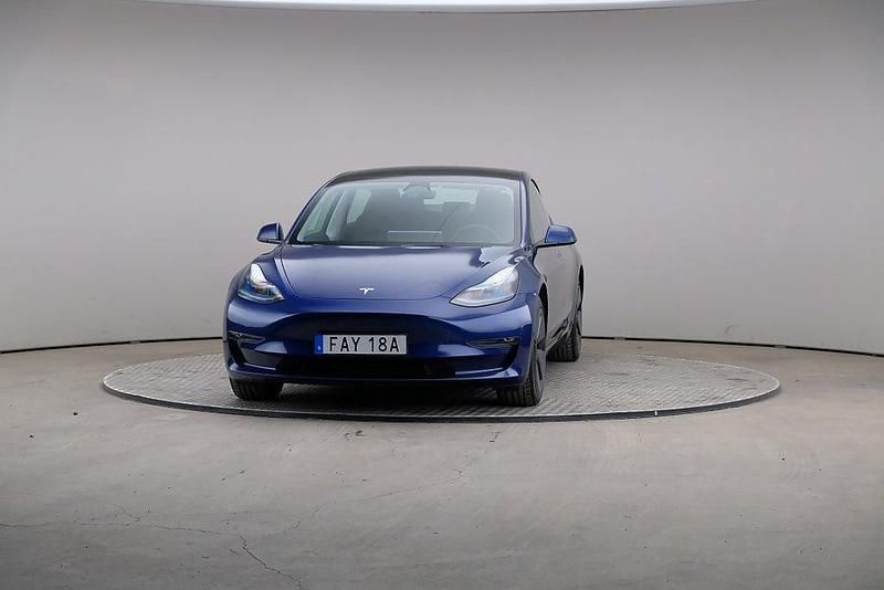 Begagnad Tesla Model 3 323 kW (440 HK) 2023 Blå Sedan