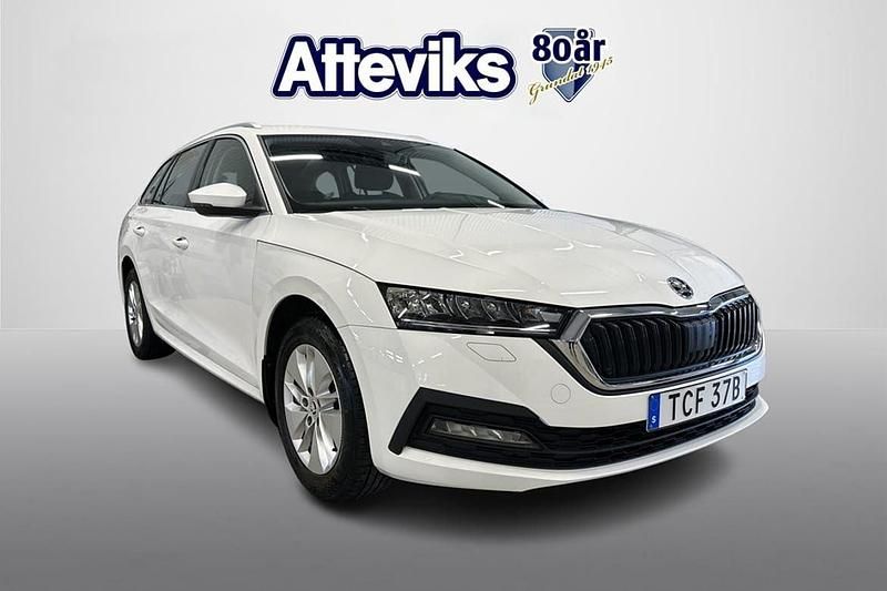 Vit Begagnad 2022 Skoda Octavia Kombi | 259 000 kr (Marknadspris) - Bild 1/4