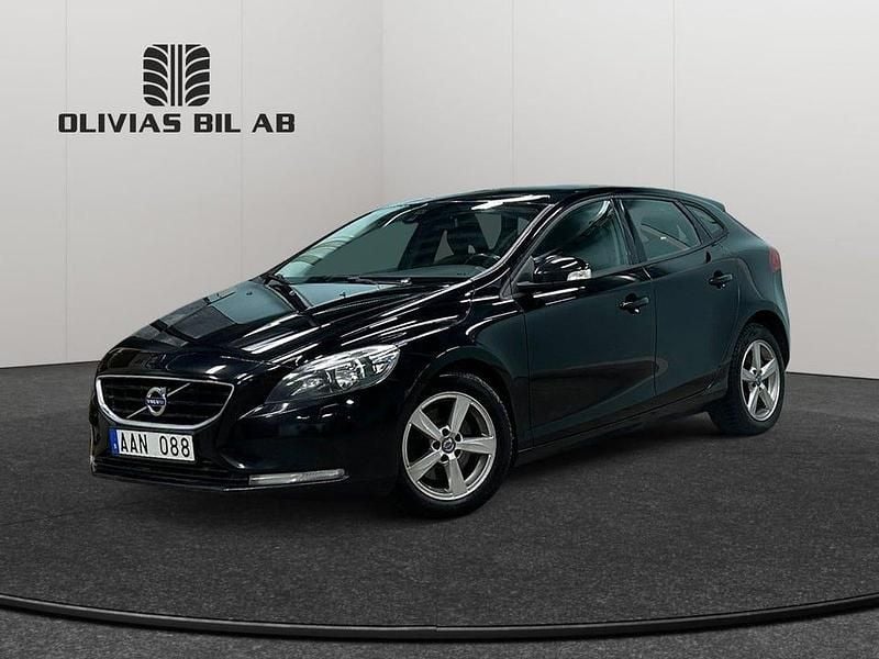 Svart Begagnad 2014 Volvo V40 Kinetic Halvkombi | 99 400 kr (Bra pris) - Bild 1/4