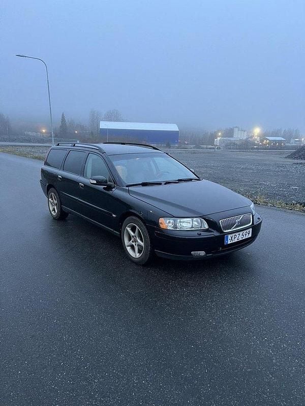 Svart Begagnad 2006 Volvo V70 Kinetic Kombi | 26 000 kr (Marknadspris) - Bild 1/4