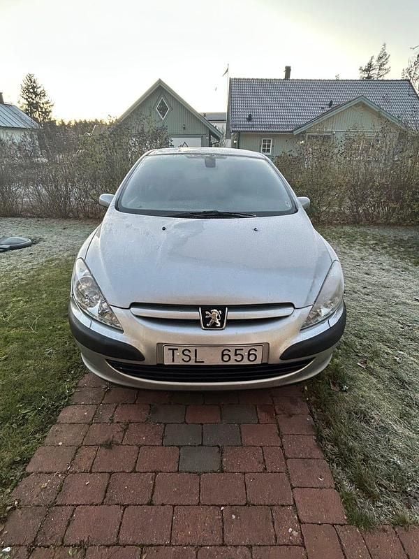 Begagnad 2003 Peugeot 307 Halvkombi | 44 000 kr (Dyr) - Bild 1/4