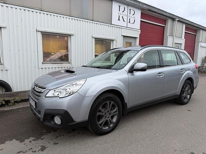 Silver Begagnad 2013 Subaru Outback Kombi | 59 900 kr (Superpris) - Bild 1/4