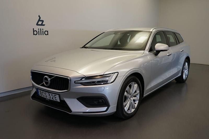 Silver Begagnad 2021 Volvo V60 Momentum Kombi | 299 500 kr (Bra pris) - Bild 1/3