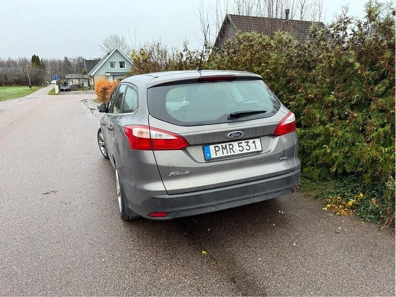 Brun Begagnad 2014 Ford Focus Titanium Kombi | 46 000 kr (Bra pris) - Bild 1/4