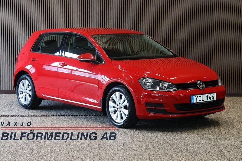 Röd Begagnad 2016 VW Golf VII Halvkombi | 89 900 kr (Bra pris) - Bild 1/4