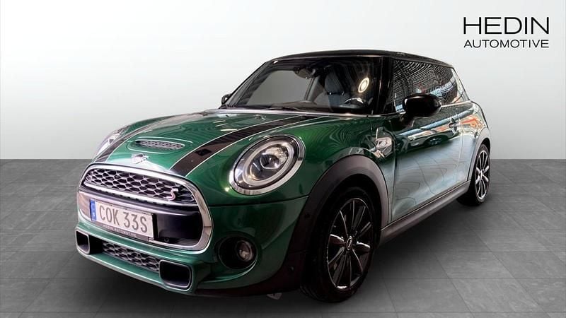 Grön (green) Begagnad 2020 Mini Cooper S Halvkombi | 219 900 kr (Marknadspris) - Bild 1/4