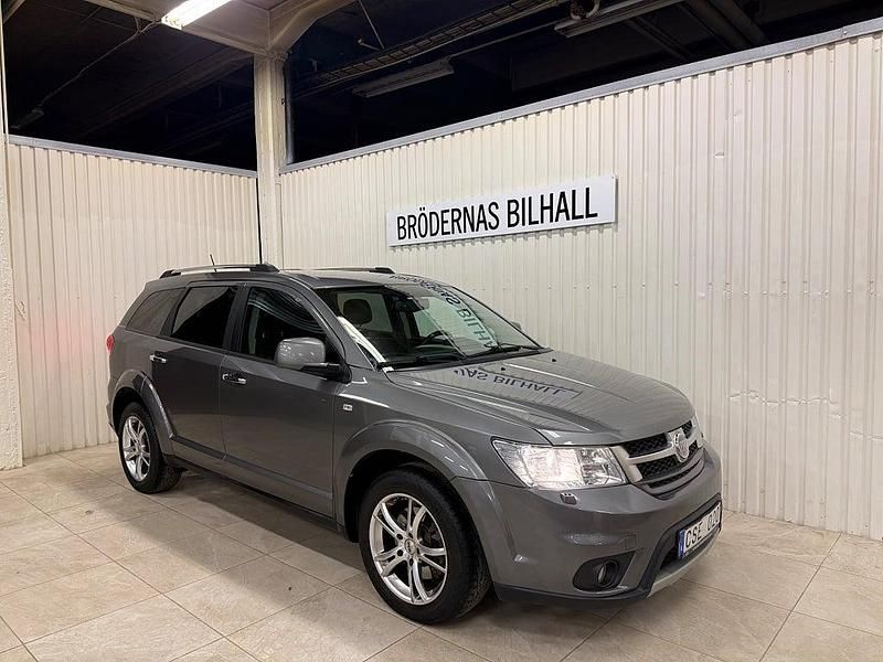 Grå Begagnad 2012 Fiat Freemont SUV | 84 900 kr (Bra pris) - Bild 1/4