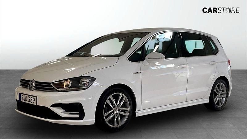 Vit Begagnad 2017 VW Golf R-line SUV | 159 900 kr (Bra pris) - Bild 1/4
