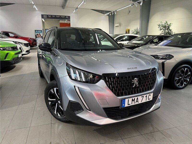 Grå Begagnad 2023 Peugeot 2008 GTi SUV | 239 900 kr (Marknadspris) - Bild 1/4