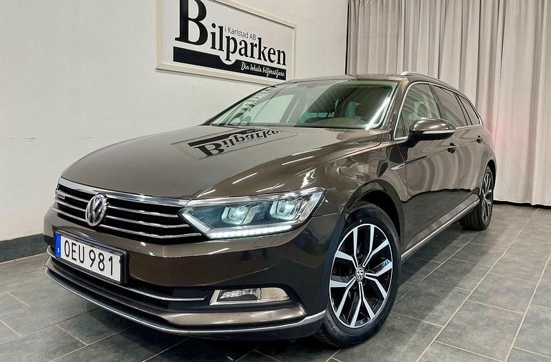 Mörkbrun Begagnad 2016 VW Passat GT Kombi | 159 900 kr (Marknadspris) - Bild 1/3