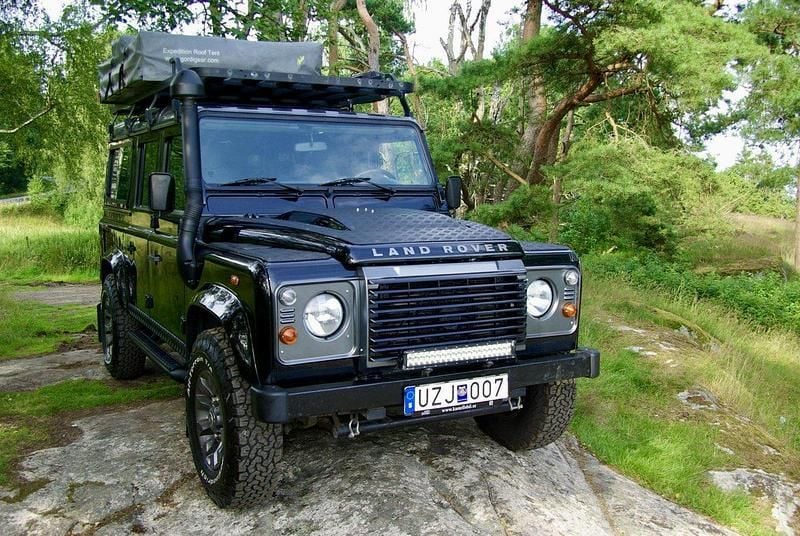 Svart Begagnad 2013 Land Rover Defender SUV | 519 000 kr (Marknadspris) - Bild 1/4