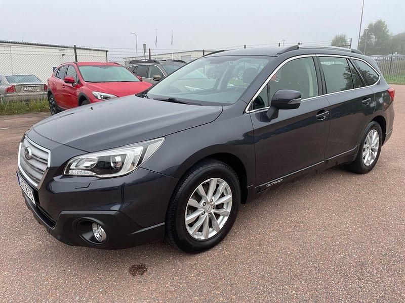 Mörkgrå (grå metallic) Begagnad 2015 Subaru Outback SUV | 135 000 kr (Marknadspris) - Bild 1/4