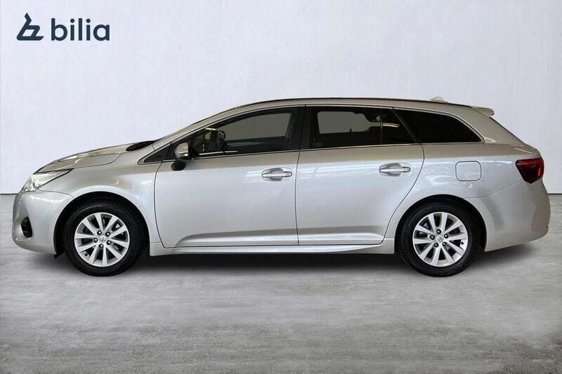 Begagnad Toyota Avensis Edition 149 HK (109 kW) 2017 Silver Kombi