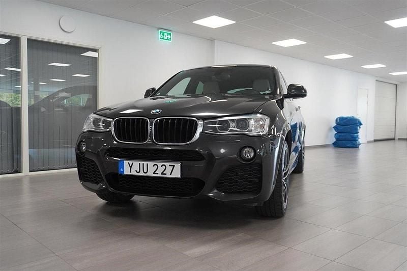 Grå Begagnad 2016 BMW X4 M Sport SUV | 319 800 kr (Dyr) - Bild 1/4