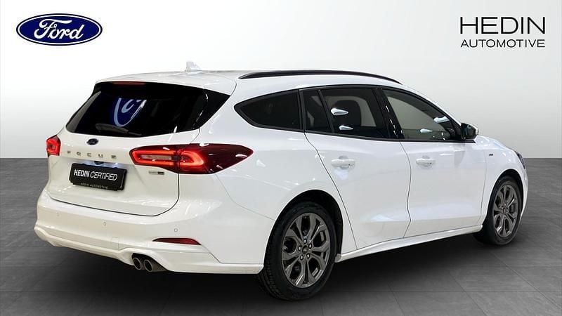 Begagnad Ford Focus ST-Line X 155 HK (114 kW) 2022 Vit Kombi