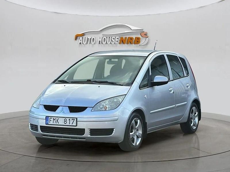Begagnad Mitsubishi Colt 96 HK (70 kW) 2007 Silver Halvkombi