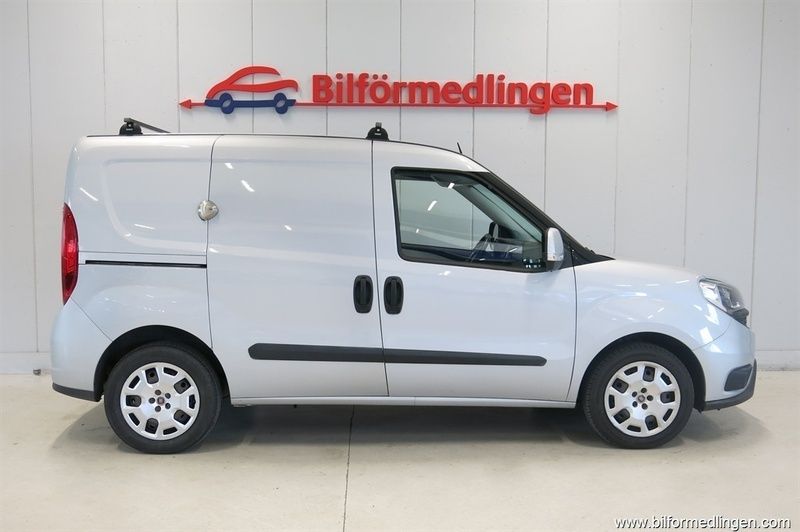 Grå Begagnad 2016 Fiat Doblò Minibuss | 79 900 kr - Bild 1/4