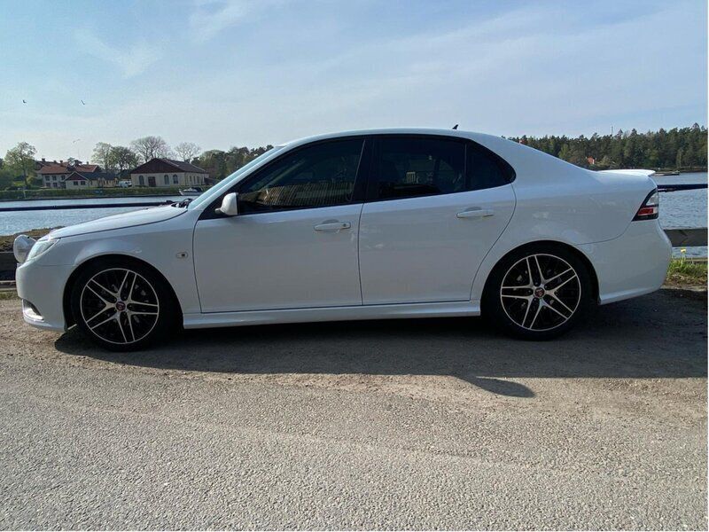 Vit Begagnad 2011 Saab 9-3 Aero Sedan | 105 000 kr (Dyr) - Bild 1/4