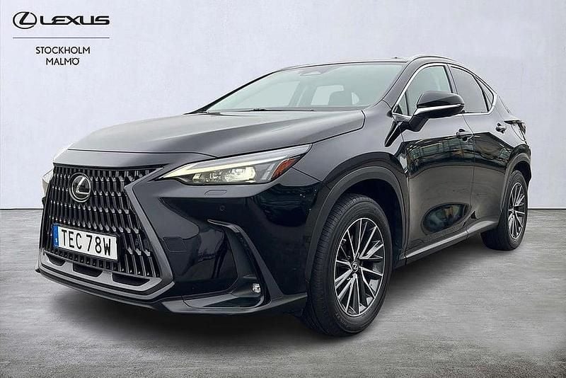 Svart Begagnad 2022 Lexus NX450h+ Business Edition SUV | 479 000 kr (Superpris) - Bild 1/4